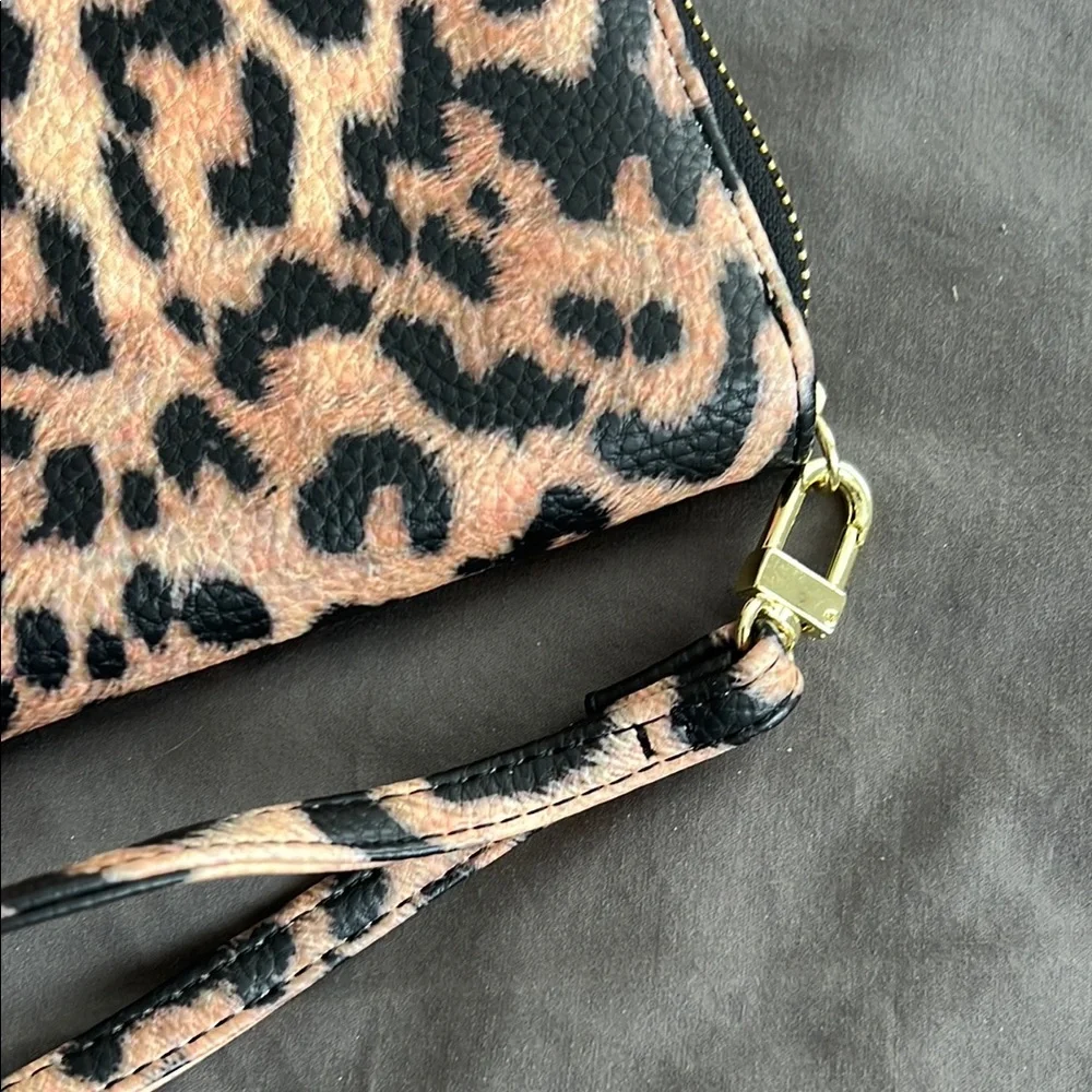 Steve Madden Leopard Print Wristlet - Picture 5 of 5